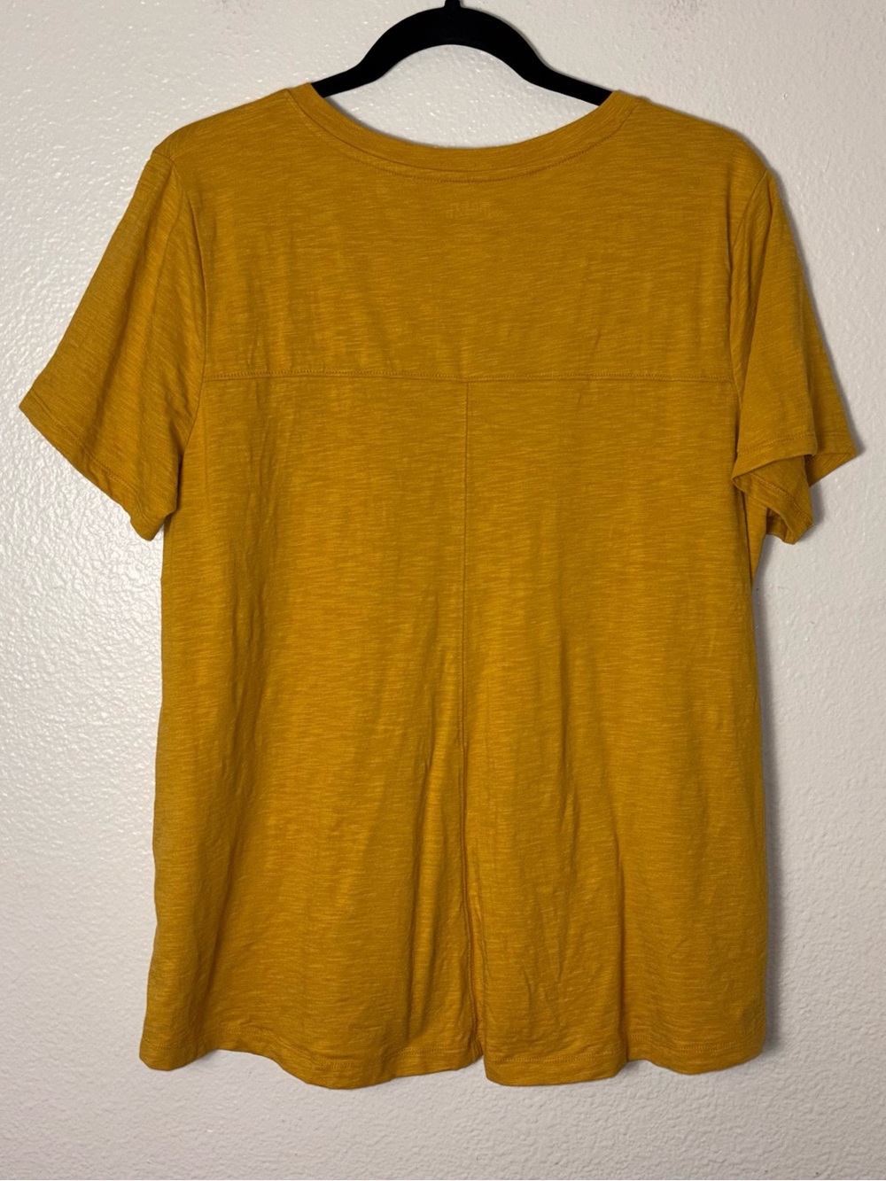 Duluth Trading Co. Mustard Yellow V-Neck Pocket Tee Shirt Woman's Size Large - Picture 9 of 13